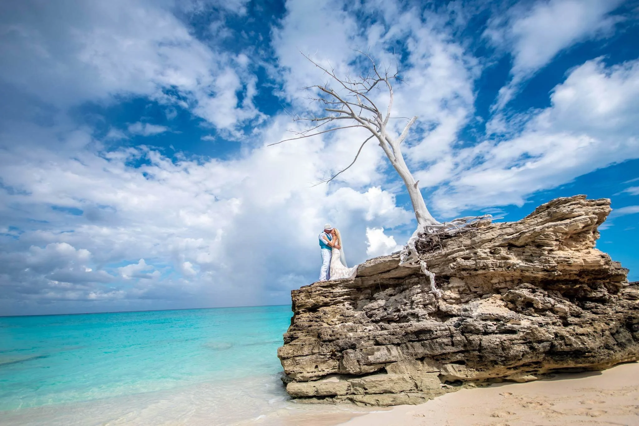 Savannah Wedding Photographer, Savannah Wedding Photography, Destination Weddings in Savannah, Romantic Savannah Weddings, Savannah Elopement Photography, Professional Wedding Portraits, Southern Wedding Photography, Savannah Bride and Groom, Capturi