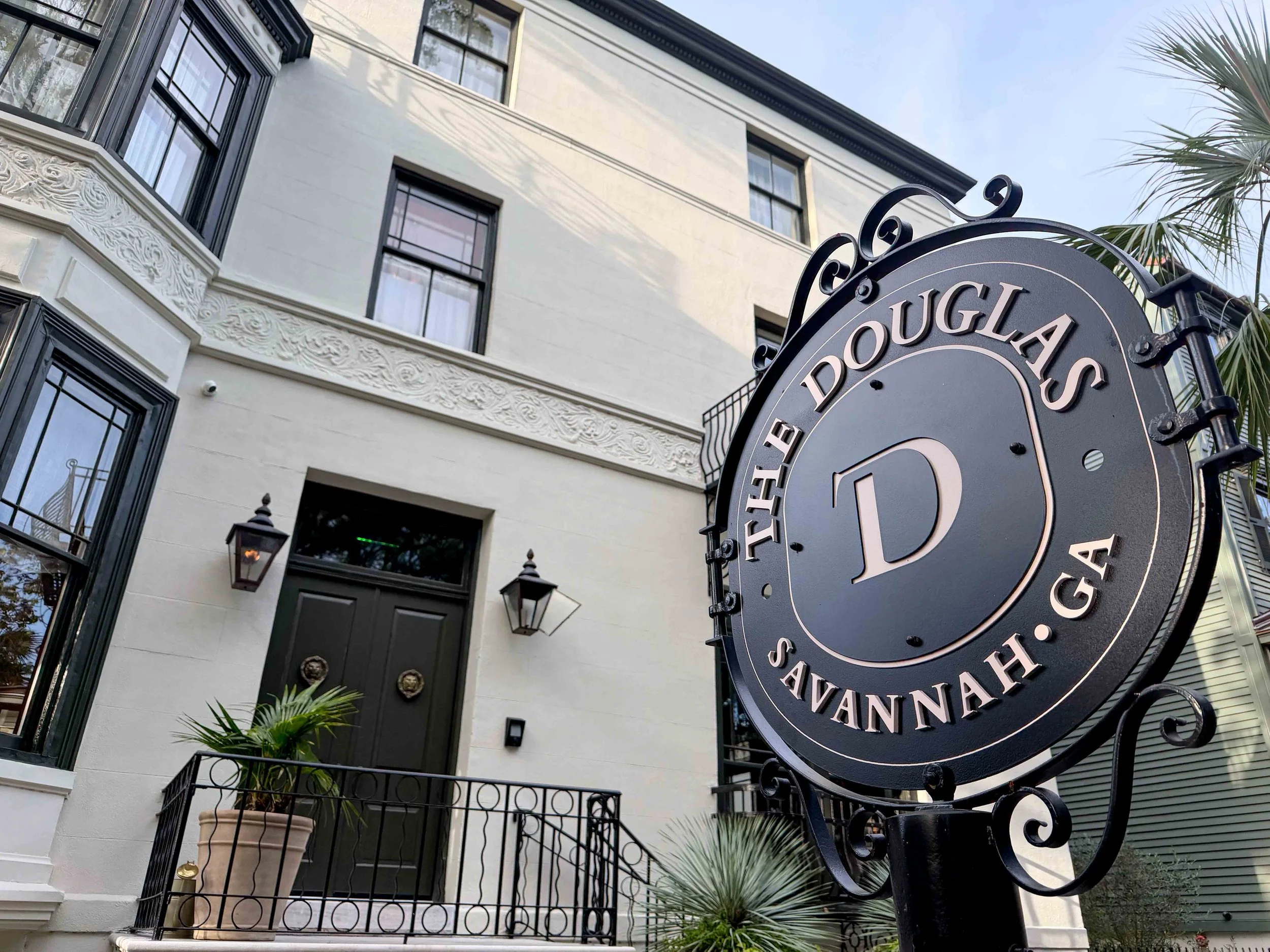 The Douglas Savannah: A Beautiful Wedding Weekend Stay in the Heart of Savannah